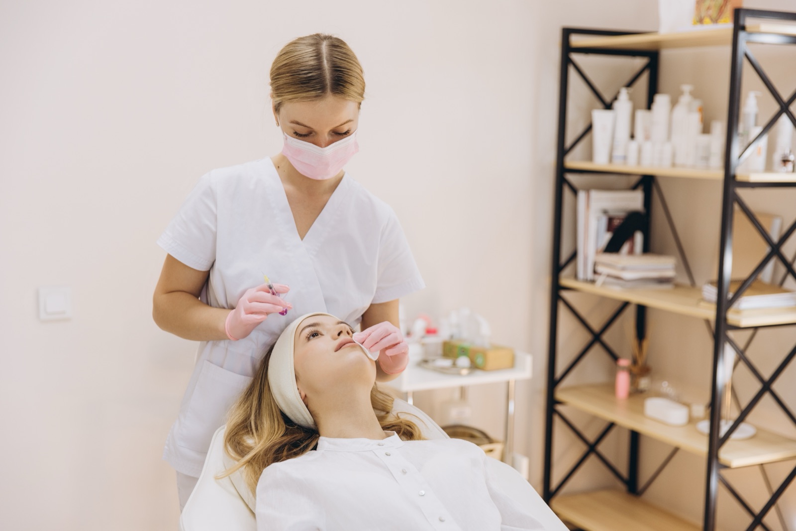 Konsultacja i diagnoza skóry w holi studio